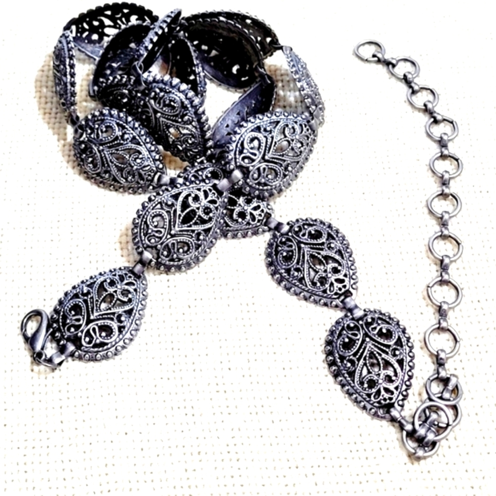 Concho Antique Silver Tone Filigree Tear Drop Medallion Belt